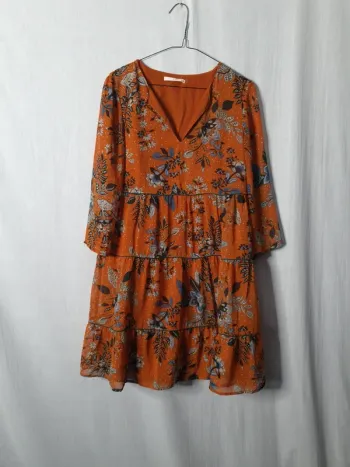 Robe orange fleurie