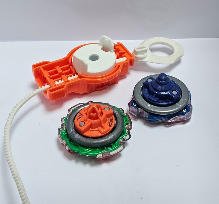 Lot Toupies Beyblade Burst - photo numéro 2