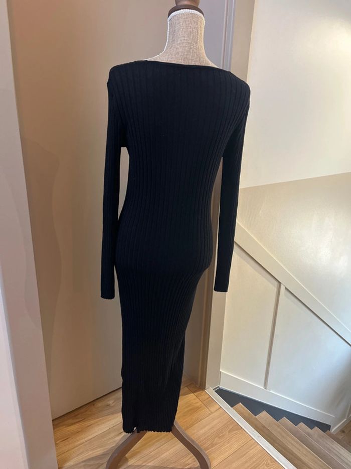 Robe longue noire avec fente sur le côté - photo numéro 4
