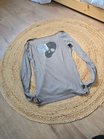Tee shirt manches longues taille s  lovely sud tete de mort strass