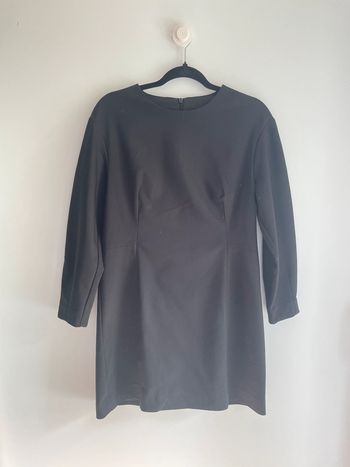 Robe noire chic Mango
