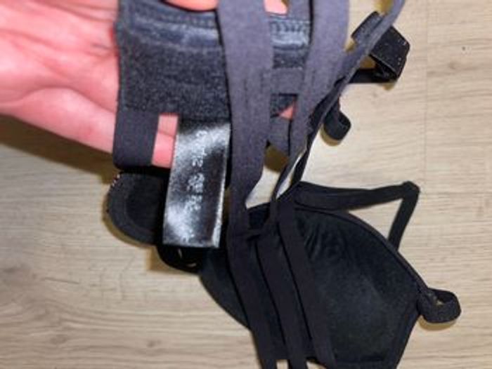 Soutien gorge push up Undiz résille noir et fushia - photo numéro 3