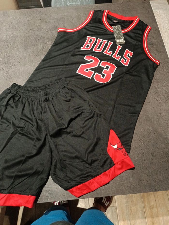 Tenue NBA Chicago Bulls Michael Jordan noir t.30