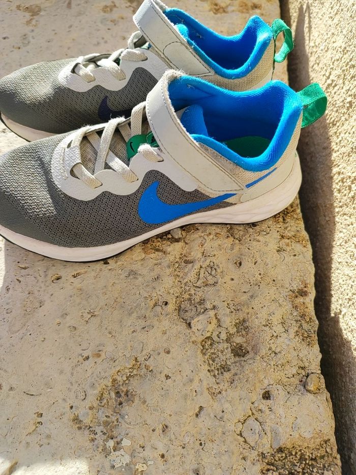 Baskets Nike taille 31 - photo numéro 4