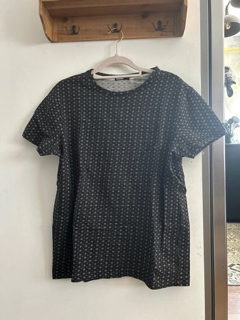 Tee shirt épais Bizzbee taille L noir motif fleur blanche