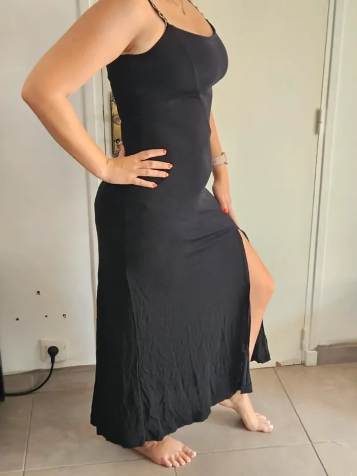 Robe de soirée longue noire fendue - photo numéro 4