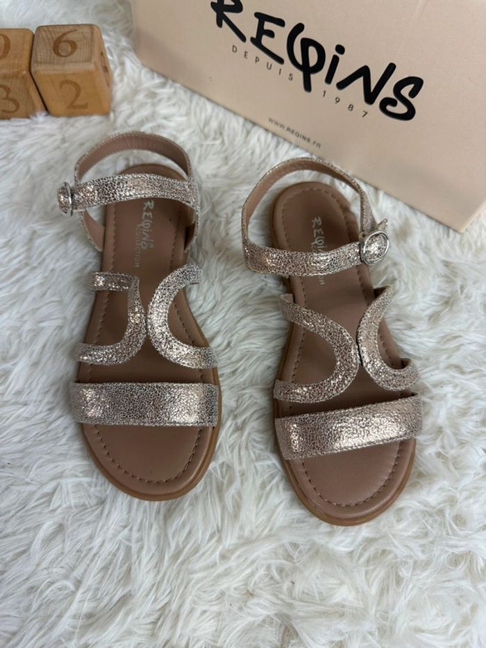 Paire de sandales reqins taille 32 - photo numéro 2