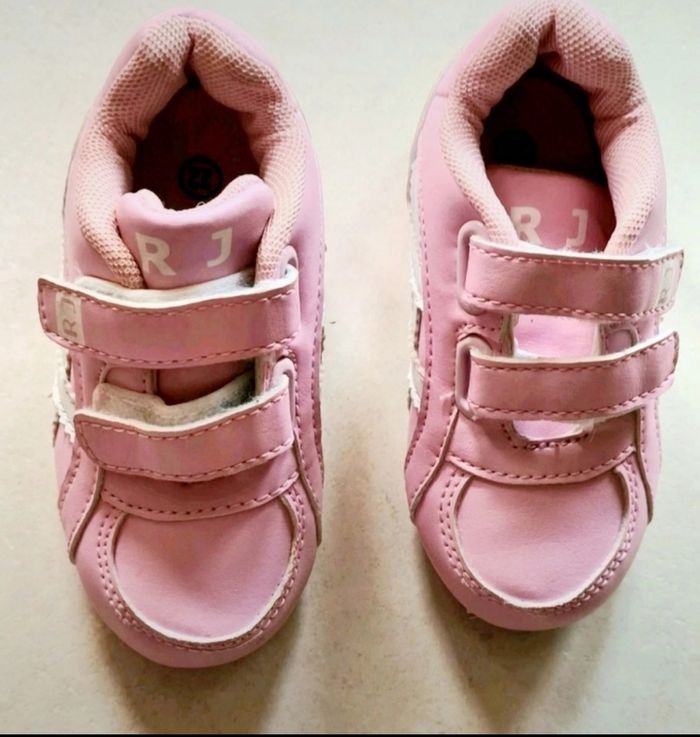 Baskets roses taille 22 quasiment neuves