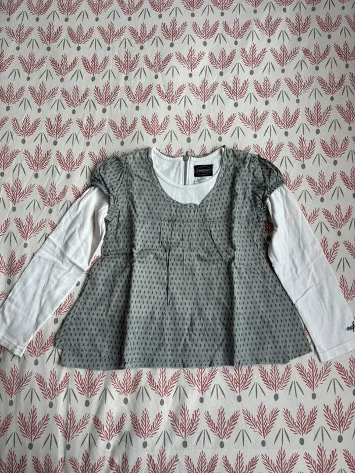 Double haut gris foncé et blanc
