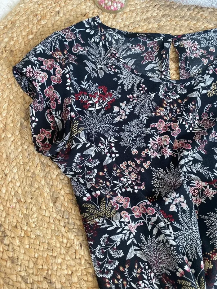 T-shirt fleuri - photo numéro 2