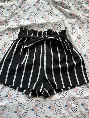 short rayé noir et blanc – SHEIN – taille XS