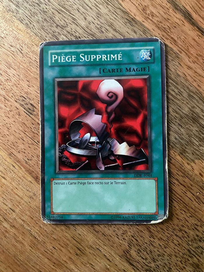 Carte Yu-Gi-Oh! Piège supprimé DDK-F044 1996