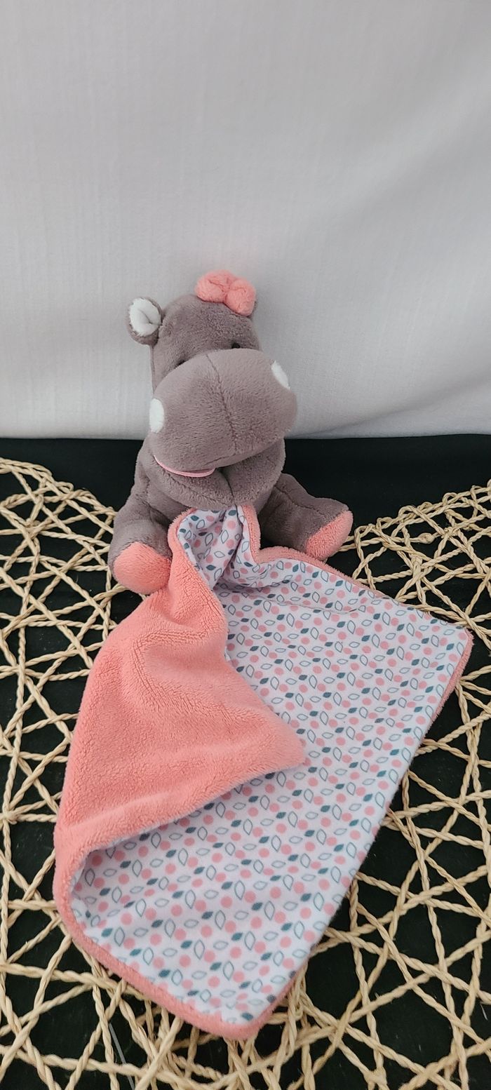 Doudou Peluche BABY NAT Hippopotame Bazile Mouchoir Corail Orange - photo numéro 4