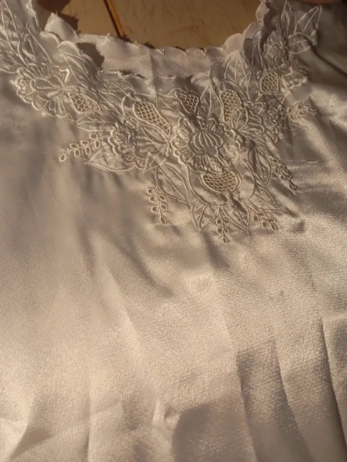 Top vintage en satin blanc - photo numéro 4