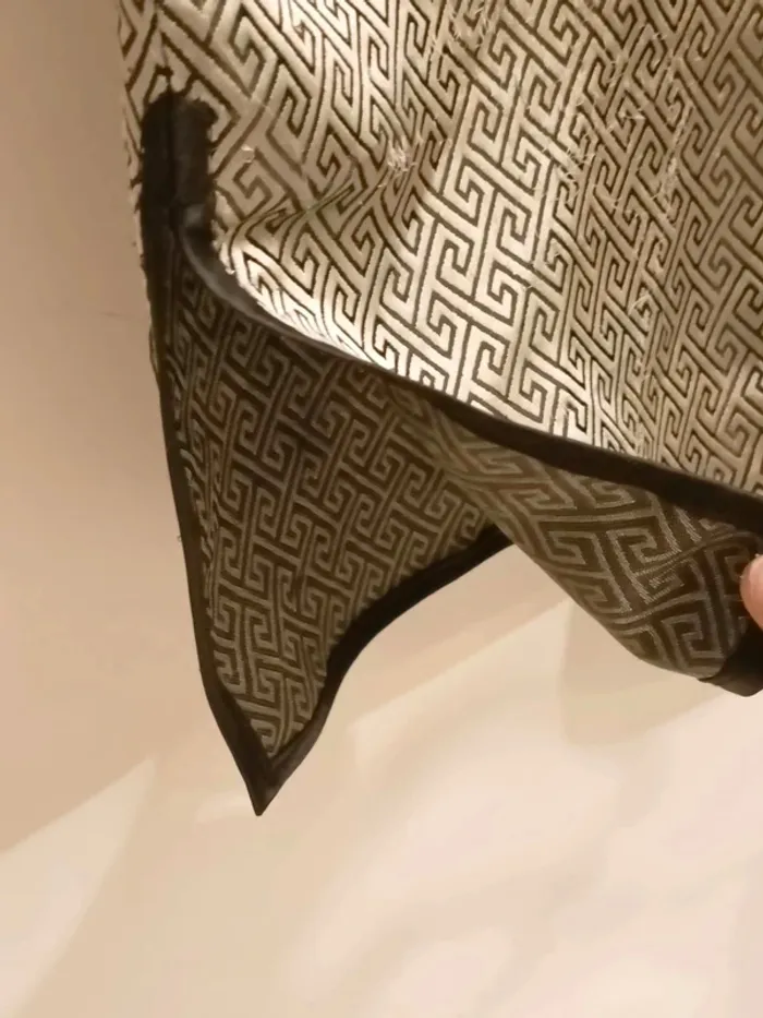 Robe argentée et noire mi-longue - photo numéro 2