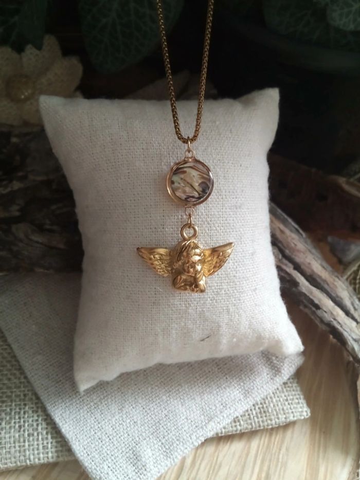 Collier pendentif ange et connecteur en ormeaux + carte