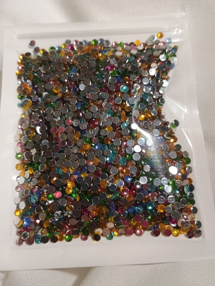 Grand sachet de strass multicolore