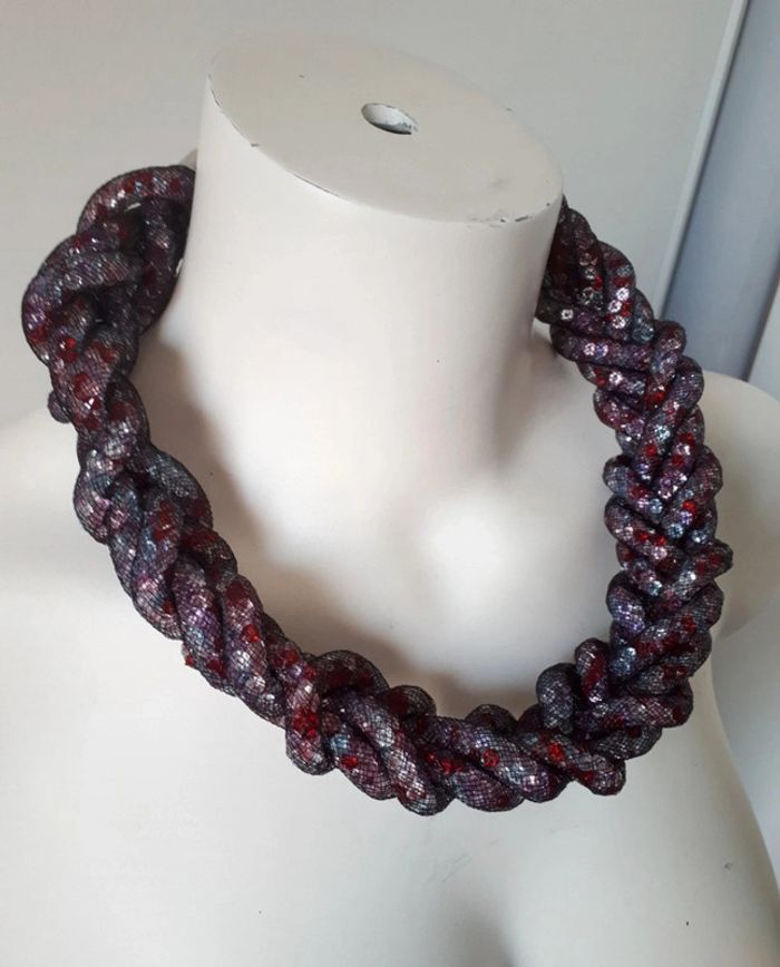 Gros collier nylon et perle rouge violet h&m