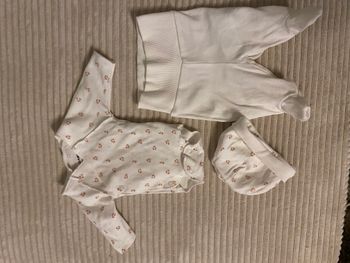 Ensemble body blanc + pantalon avec pieds + bonnet