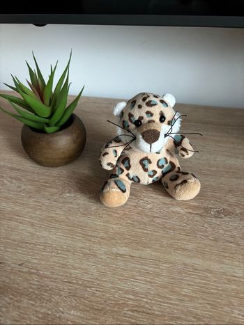Petite peluche léopard tacheté bleu