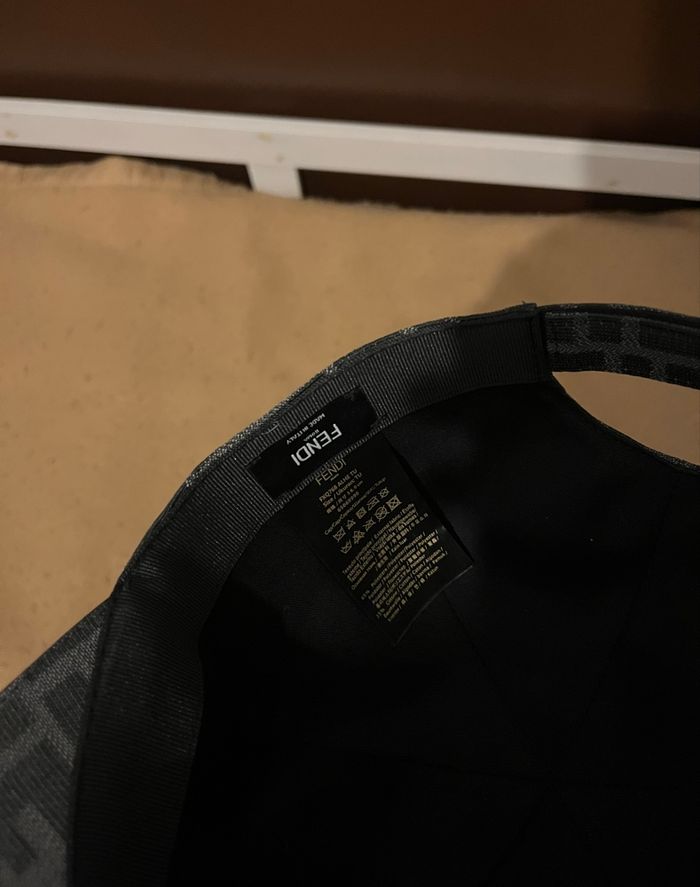 Casquette Fendi - photo numéro 2