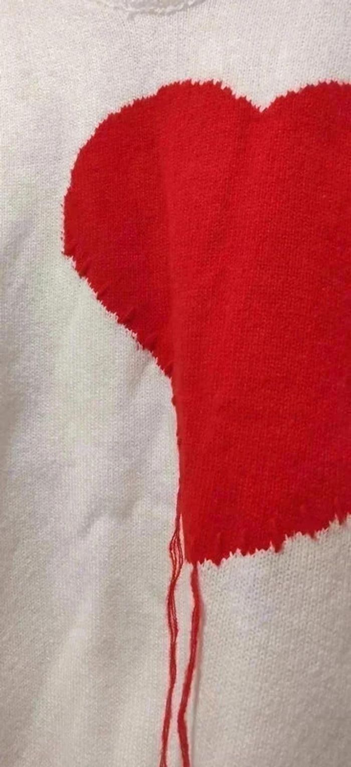 Neuf pull loose blanc avec coeur rouge M/L - photo numéro 2