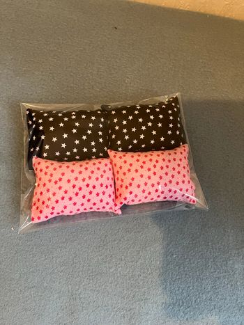 Lot 4 coussins pour barbie Neuf