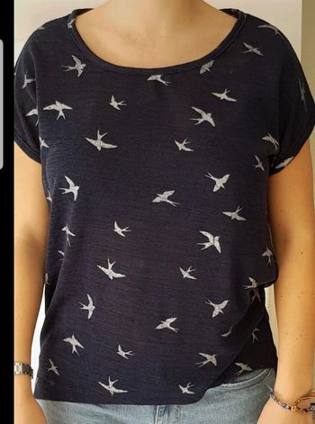 Tee shirt bleu Marine un.peu transparent
