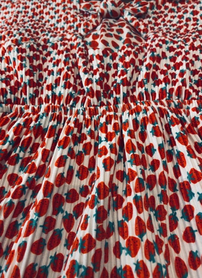 Robe fraise 10 ans - photo numéro 3