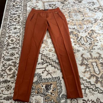Pantalon, atmosphère