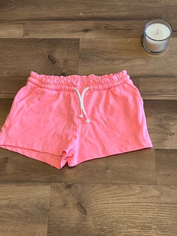 Je vend un short fille taille 4 ans très bon état