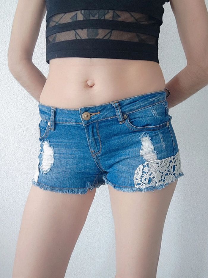 Mini short en jean bleu troué dentelle blanc / Jennyfer - 34/XS