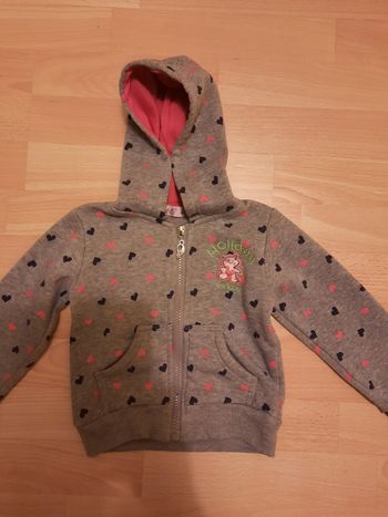 Haut avec capuche fillette 2 ans