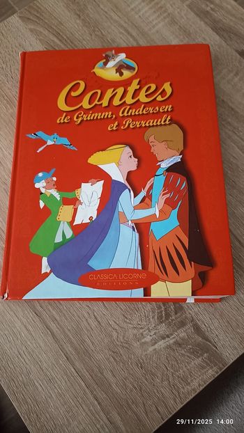 Livre Les contes de Grimm, Andersen et Perrault