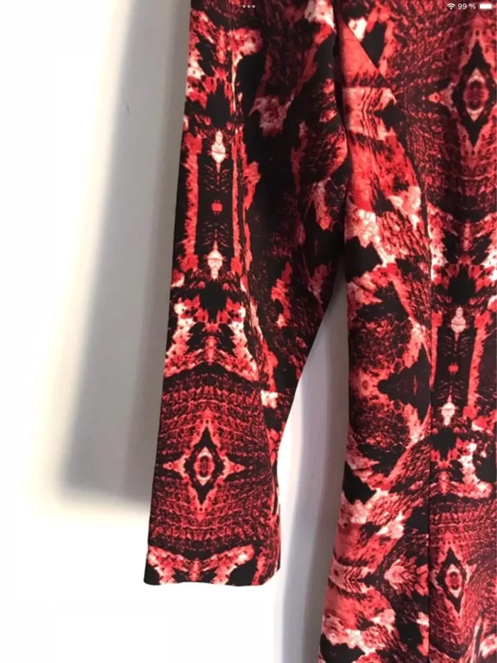 Robe Guess rouge à manches 3/4 et à imprimés python taille XS - photo numéro 3