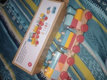 Train en bois avec des formes Neuf
Le train est encore emballé dans du film plastique