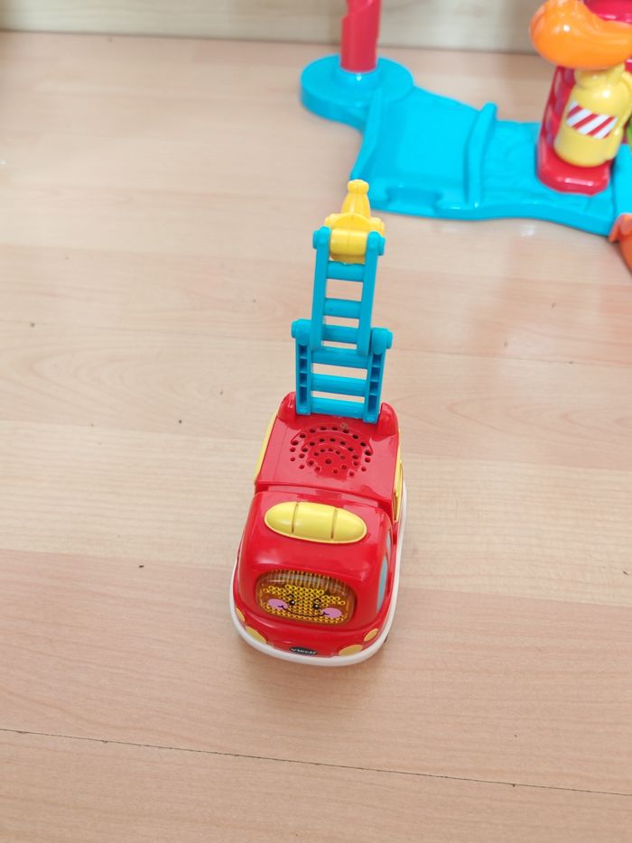 Maxi caserne de pompier tut tut bolide neuve - photo numéro 5