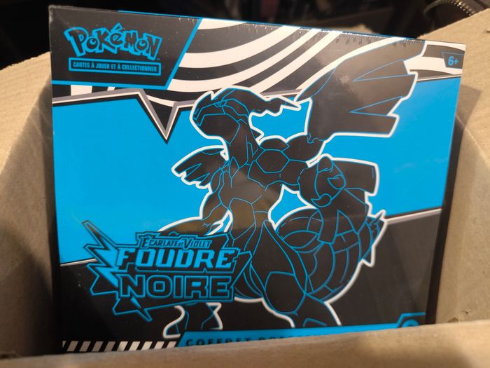 coffret dresseur d'élite ETB écarlate et violet foudre noire Pokémon neuf AB prix ferme