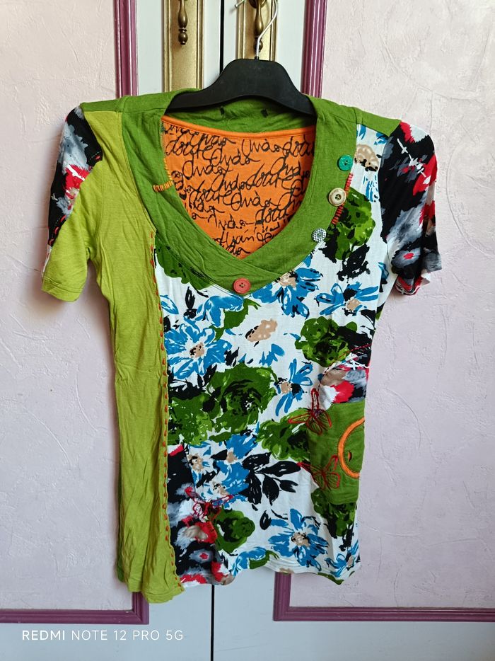 Haut coloré T.40 brodé papillons