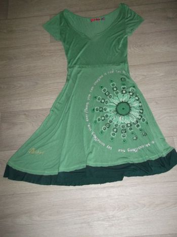 Robe DESIGUAL vert moyen et foncé paillettes et fleurs taille S TBE