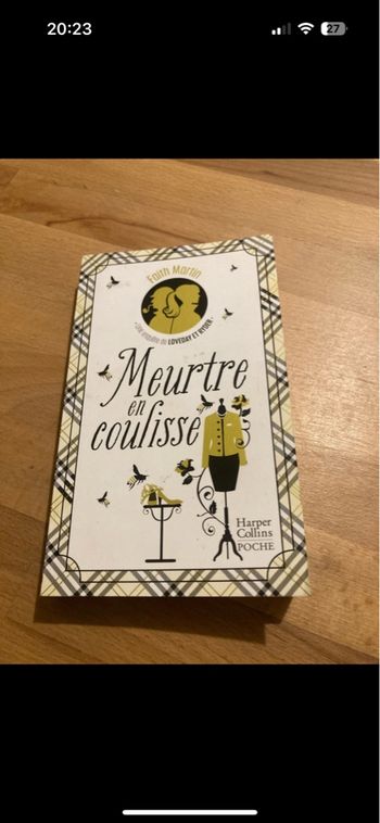 Livre Meurtre en coulisse de Faith Martin