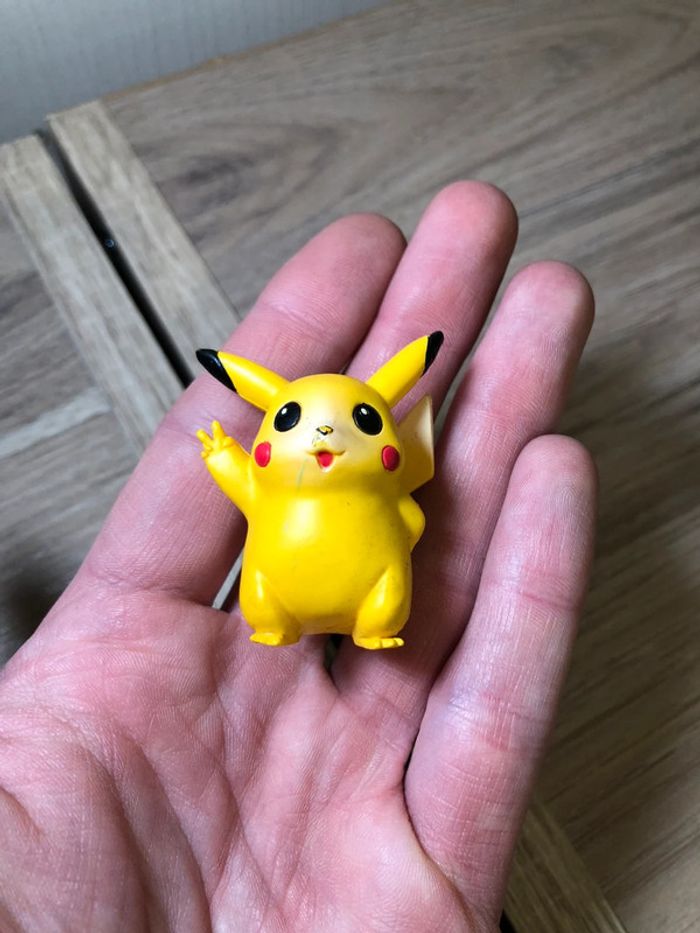 Petite figurine pikachu Pokémon Nintendo vintage - photo numéro 4