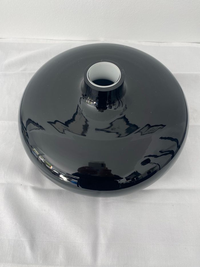 Vase Hervé Gambs en verre noir avec fleurs incluses - photo numéro 3