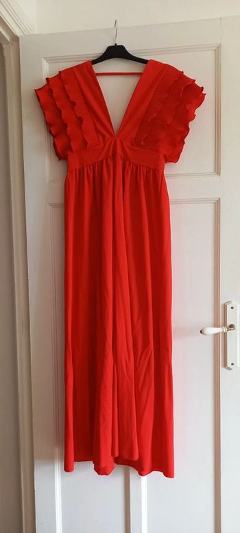 Robe longue rouge pour petite 38/40 avec volants aux épaules, dos nu et décolleté