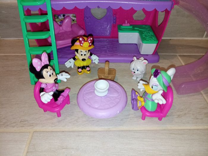 Maison de minnie avec personnages - photo numéro 2