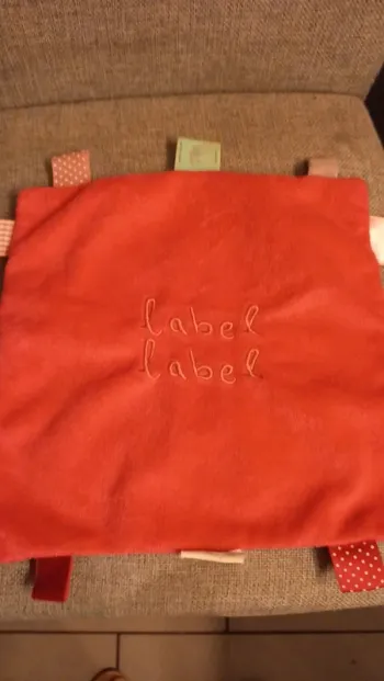 Doudou fushia label