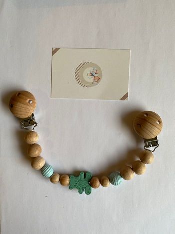 Attache doudou nounous vert bois