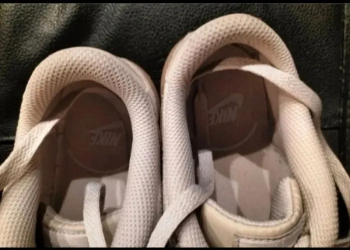 Baskets Nike crème/blanc cassé - photo numéro 3