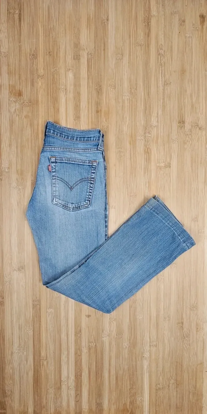 Levi's T:34/36 + 1 patch offert