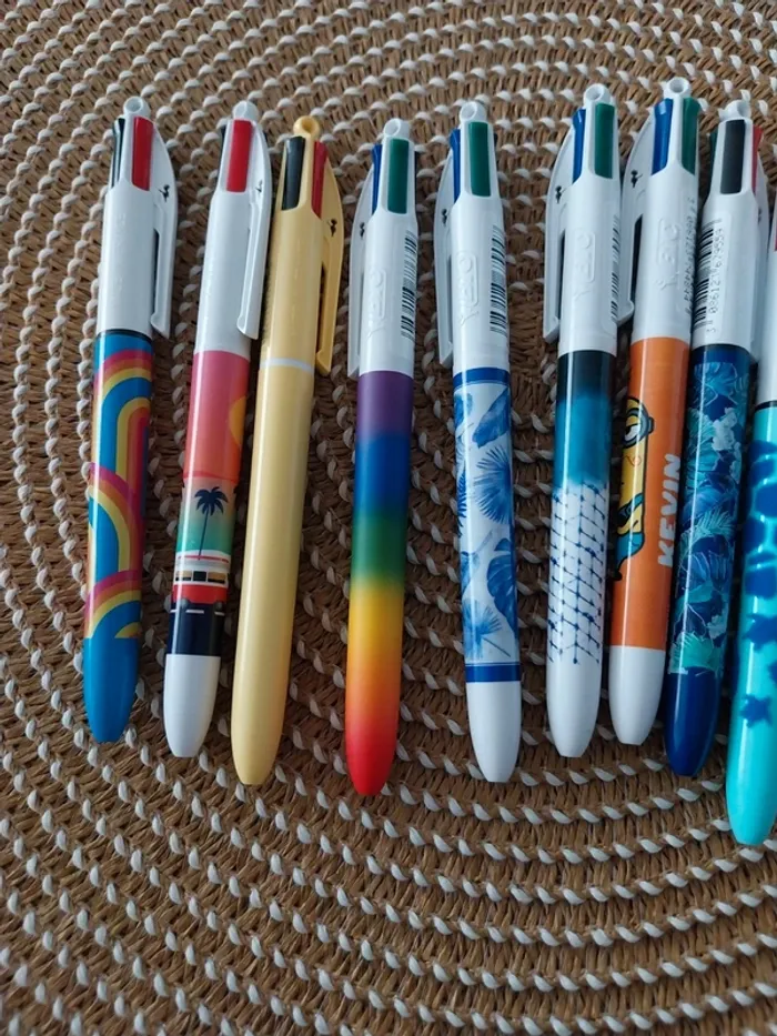 Lots de 13 Bic 4 couleurs - photo numéro 4